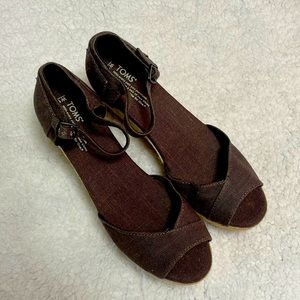 Tom’s Size 10W Wedge Sandals.